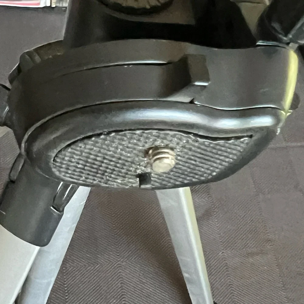 Very nice fully adjustable and stable tripod
